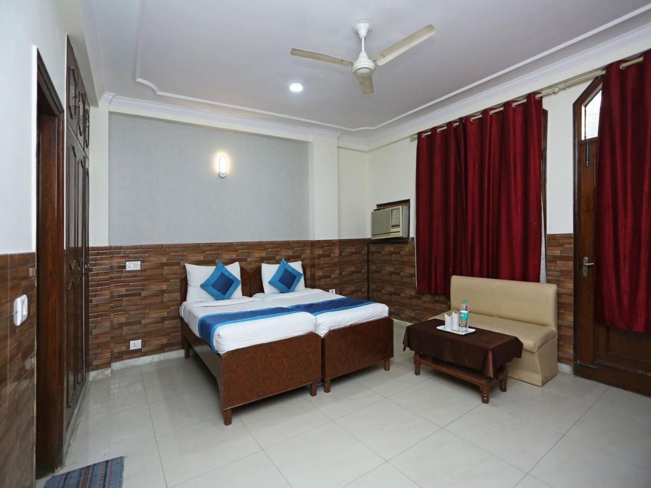 Oyo 472 Hotel Sareen Nueva Delhi Exterior foto