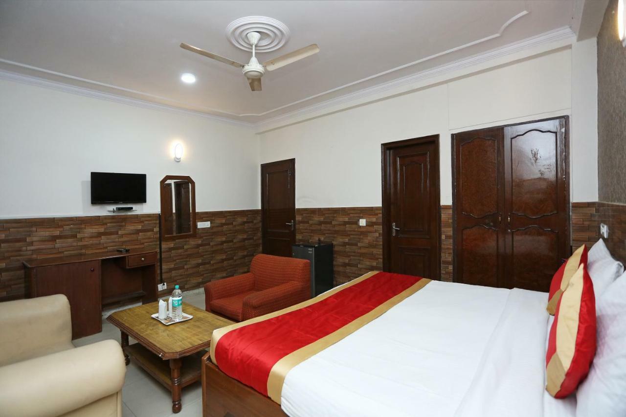 Oyo 472 Hotel Sareen Nueva Delhi Exterior foto