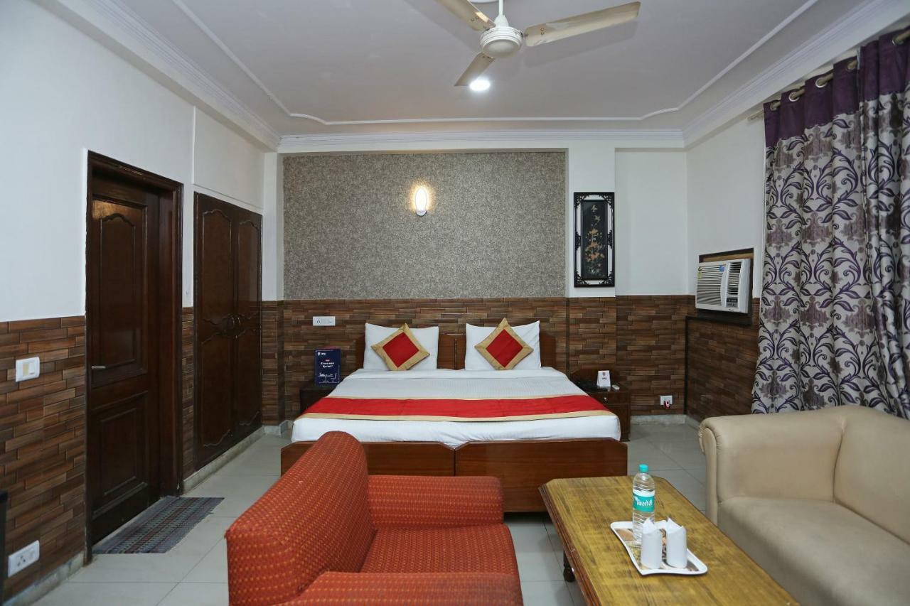 Oyo 472 Hotel Sareen Nueva Delhi Exterior foto